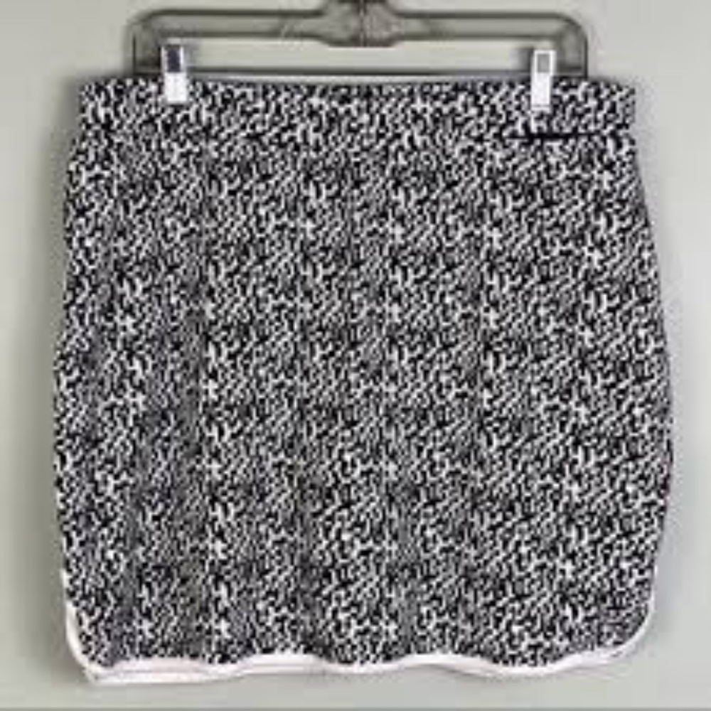 NWT JONES NEW YORK Signature Geometric Black/White Skort